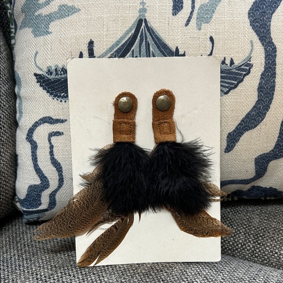 Minnetonka Black and Brown Boot Feathers - Picture 1 of 4